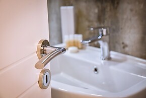 Airport Garden Hotel