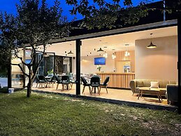 Airport Garden Hotel