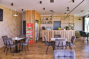 Airport Garden Hotel