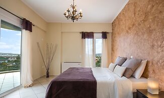 290m² Villa with Pool close to the Airport