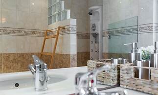 290m² Villa with Pool close to the Airport