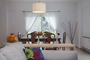 290m² Villa with Pool close to the Airport