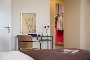 290m² Villa with Pool close to the Airport