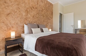 290m² Villa with Pool close to the Airport