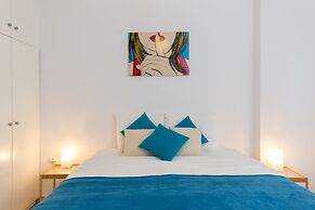 290m² Villa with Pool close to the Airport