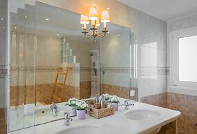 290m² Villa with Pool close to the Airport