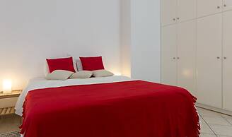 290m² Villa with Pool close to the Airport