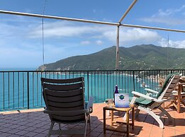 House Sunset by the Sea