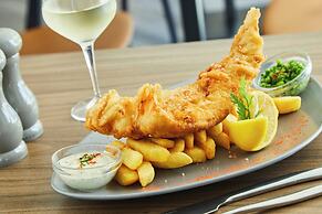 Courtyard by Marriott London Heathrow Airport