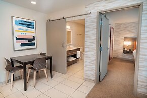 Home2 Suites by Hilton Corona