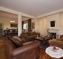 Sublime Luxurious homm Villa in Paiania