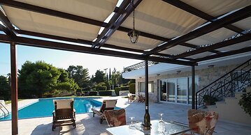 Sublime Luxurious homm Villa in Paiania