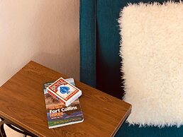 The Cottage! Chic Bungalow near Old Town Square!