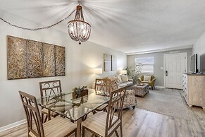 Venus 206 is a 1 BR on Okaloosa Island steps from the pool and easy be