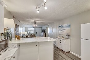 Venus 206 is a 1 BR on Okaloosa Island steps from the pool and easy be