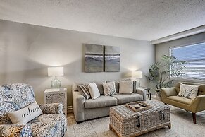 Venus 206 is a 1 BR on Okaloosa Island steps from the pool and easy be