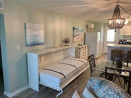 Venus 206 is a 1 BR on Okaloosa Island steps from the pool and easy be