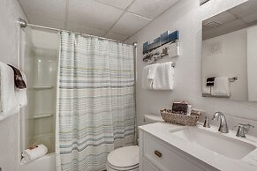 Venus 206 is a 1 BR on Okaloosa Island steps from the pool and easy be