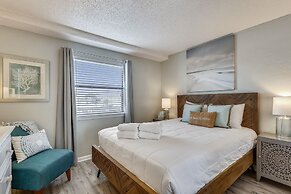 Venus 206 is a 1 BR on Okaloosa Island steps from the pool and easy be