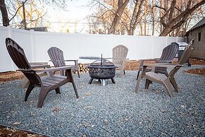 Cozy Retreat | Walk to UNC | FREE Cruiser Bikes