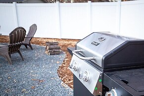 Cozy Retreat | Walk to UNC | FREE Cruiser Bikes