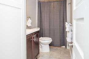 Cozy Retreat | Walk to UNC | FREE Cruiser Bikes