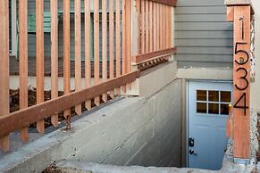 Cozy Retreat | Walk to UNC | FREE Cruiser Bikes