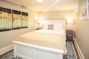 Cozy Retreat | Walk to UNC | FREE Cruiser Bikes