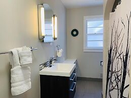 Beautiful Bungalow Next to CSU -FREE Cruiser Bikes