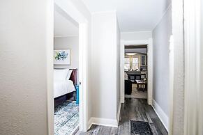 Couple’s Getaway | Walk to UNC |FREE Cruiser Bikes