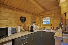 Tranquil Cabin Retreat in Carluke