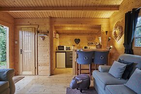 Tranquil Cabin Retreat in Carluke