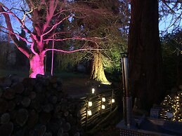 Tranquil Cabin Retreat in Carluke