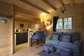 Tranquil Cabin Retreat in Carluke
