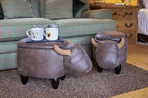 Tranquil Cabin Retreat in Carluke