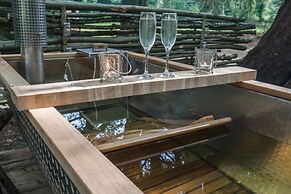 Tranquil Cabin Retreat in Carluke