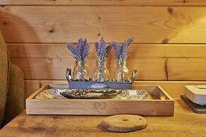 Tranquil Cabin Retreat in Carluke