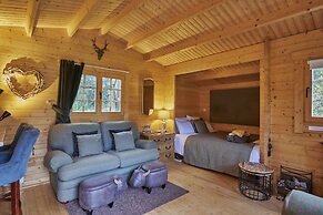 Tranquil Cabin Retreat in Carluke