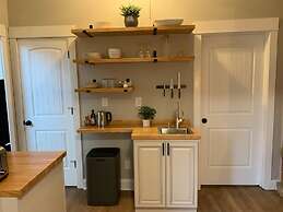 Gorgeous Guest Suite. Walk to Old Town & CSU!