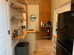 Gorgeous Guest Suite. Walk to Old Town & CSU!