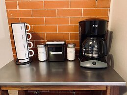 Gorgeous Guest Suite. Walk to Old Town & CSU!