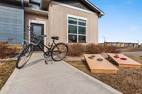 Modern Townhome Steps from the Brewery District!