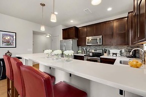 Modern Townhome Steps from the Brewery District!