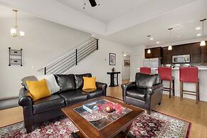Modern Townhome Steps from the Brewery District!