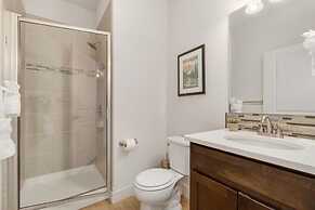 Modern Townhome Steps from the Brewery District!