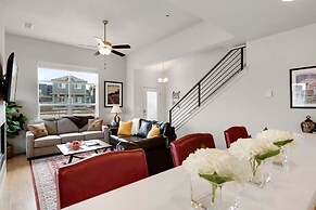 Modern Townhome Steps from the Brewery District!
