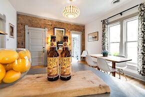 Lola House! Cozy comfort, Prime Old Town Location