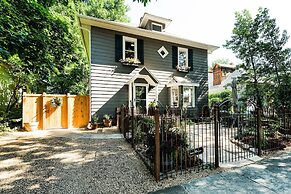 The Chic Guest Retreat in Old Town near CSU!