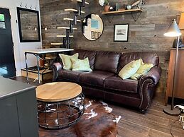 The Chic Guest Retreat in Old Town near CSU!