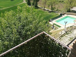 Portion of a Farmhouse With 30 Beds - 4 Apartments and 2 Rooms